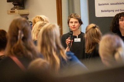 frauenvollversammlung_senatssaal_11.03.2024_HU_Stefan-Klenke-988839.jpg